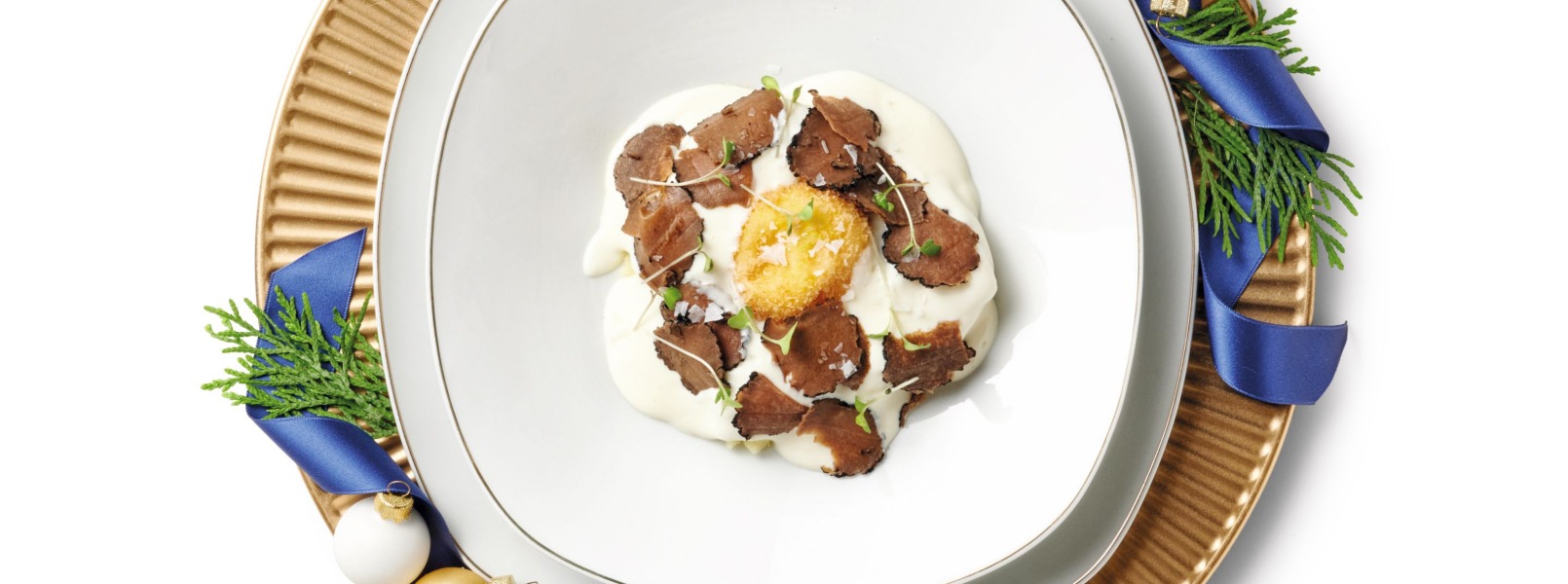 Fonduta di caciocavallo con tuorlo panato, crema di patate e tartufo