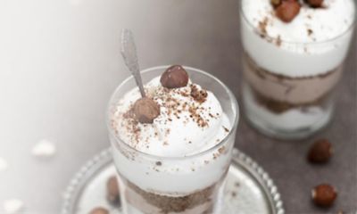 Mousse di castagne e crema chantilly con cioccolato e cannellaalt