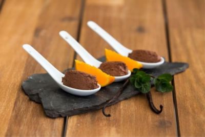 Mousse di cioccolato fondente al peperoncino con arancealt