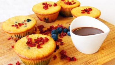Muffin di zucca gialla ai frutti di bosco con salsa di cioccolato alt