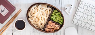 Noodles con salsa ponzu, carne ed edamamealt