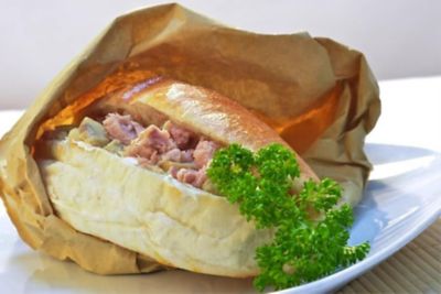 Panino con tonno, crema di funghi e robiolaalt