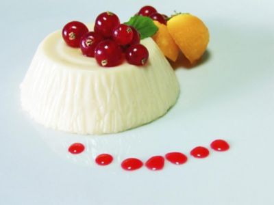 Panna cotta al melone con frutti rossialt