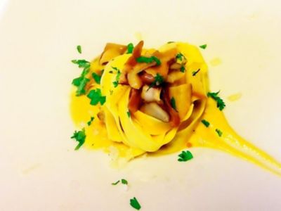 Pappardelle di Campofilone con zucca gialla, finferli e canestrato di Pienzaalt