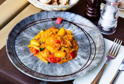 Pasta con zucchina lunga siciliana e patate, la pasta a rummuliunialt