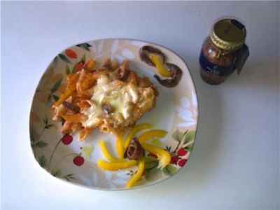 Pasta al forno con filetti di alici e peperonialt