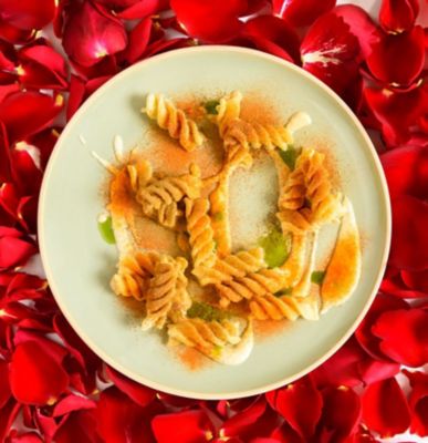 Fusilloni con sugo di miso e mandorlealt
