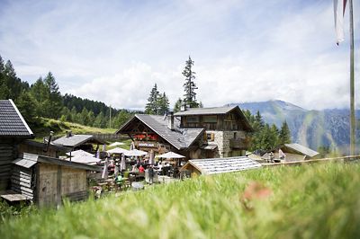 Pura qualità in montagna: il Consorzio di Merano premia le malghe virtuose