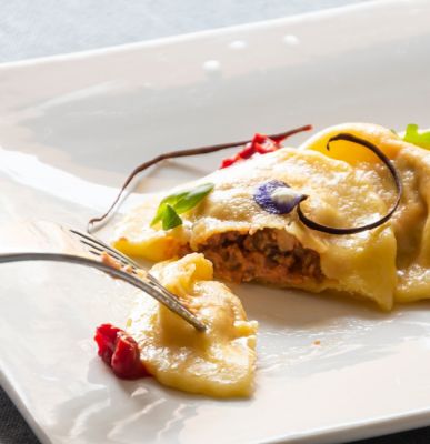 Ravioli ripieni di parmigiana di melanzanealt