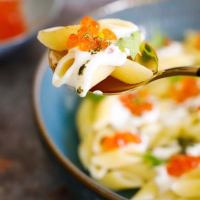 Mezze penne, uova di salmone, ricotta e polvere di alloroalt