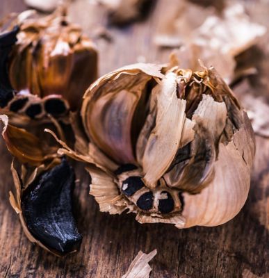 Aglio nero, cos'è e le ricette per gustarlo