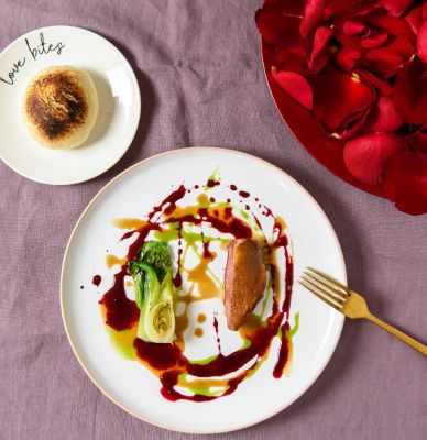 Piccione con pak choi e salsa al melogranoalt