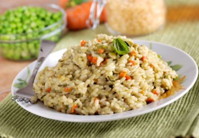Risotto alle verdure invernali mantecato con burro alle mandorle e nocciole e tofu affumicatoalt