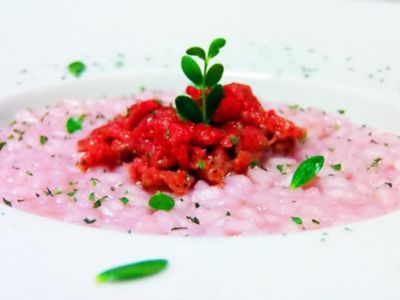 Risotto in acqua di cavolo viola con tartare di fassonaalt