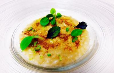 Risotto mantecato al limone verde con brodo dashi di shiitake e granita di ostricaalt