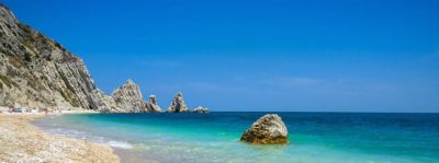 La riviera del Conero tra borghi, spiagge e prodotti tipici