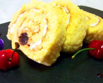 Rotolo di pasta biscotto con chantilly alla fava tonka e ciliegiealt