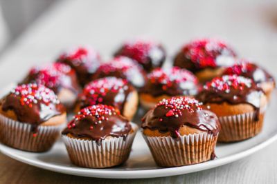 Cupcake di San Valentino con crema di cioccolato e biscottialt