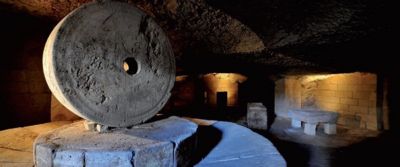Specchia  tra i mandorli e gli ulivi del Salento