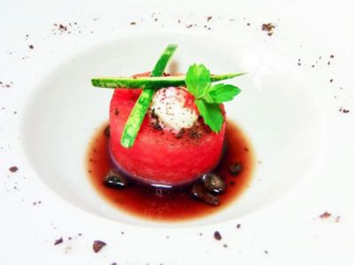 Sfera di anguria ghiacciata con punch al mirtoalt