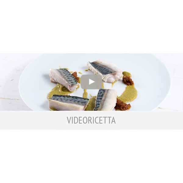 Sgombro marinato con piselli e pomodori secchi