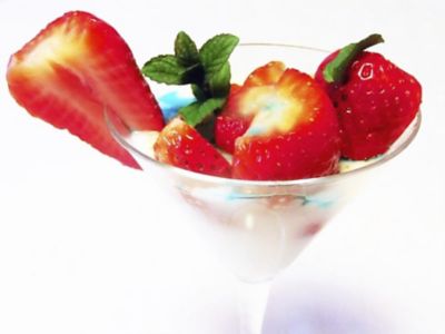 Sorbetto al limone con vodka e fragolealt