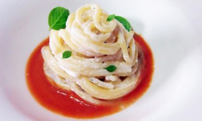 Spaghettoni con chantilly salata di ricotta e pomodoroalt