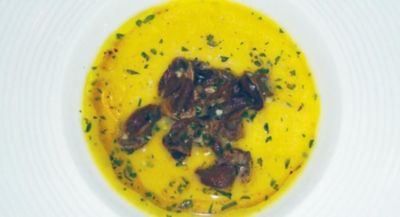 Spalla di agnello al Taurasi, in zuppa di cipolla e zafferanoalt