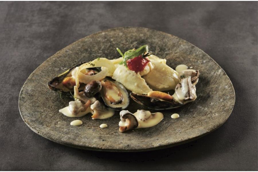Stufato di platessa e frutti di mare