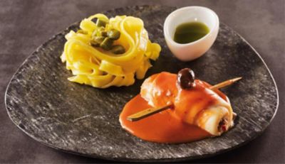 Tagliatelle agli asparagi e involtini di platessa con pomodoro, capperi e olive all?aroma di lemongrassalt