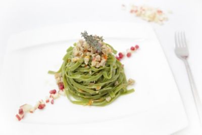 Tagliatelle verdi al ragù di coniglio, Pink Lady e melogranoalt