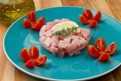 Gustosa Tartare di pesce spada mela verde e cipolla rossaalt