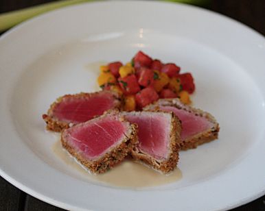 Tonno scottato con nocciole e fava di cacaoalt