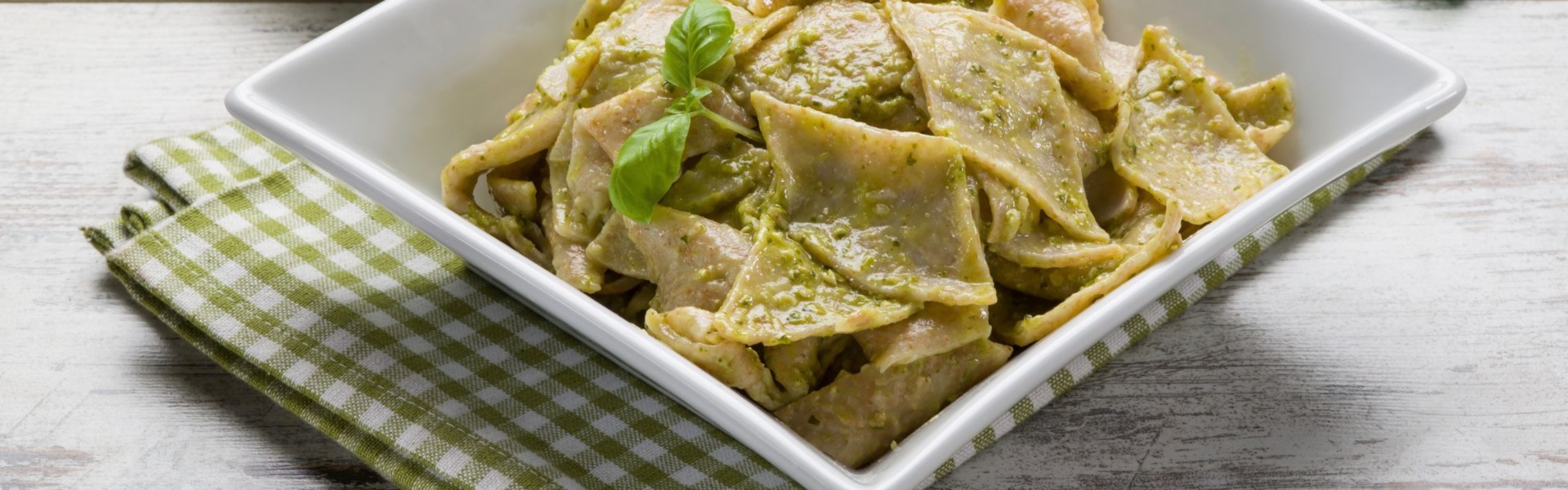 testaroli al pesto