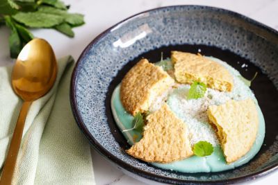 Torta cocco e menta con crema al pistacchio, la ricettaalt