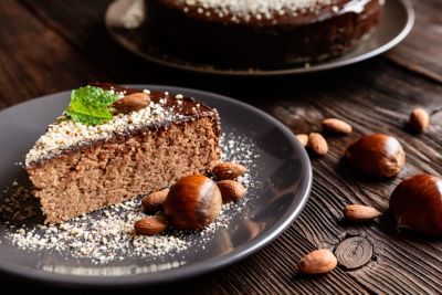 Torta di castagne morbida e soffice con i pinolialt