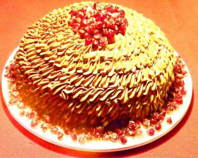 Torta di panettone al cioccolato con melograno e polvere d'oroalt