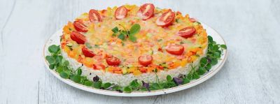 Torta di riso al forno con verdure e pomodorini gialli e rossialt
