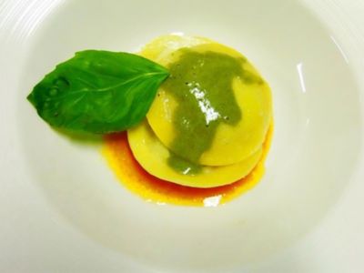 Tortelli con ricotta di pecora su coulis di datterini profumati al basilicoalt