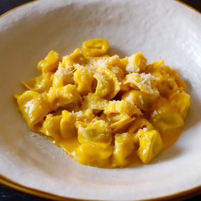 Tortellini di Modena con zabaione di Parmigianoalt