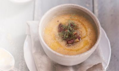Vellutata di fave pugliesi con pancetta croccante e pecorino sardo Dopalt