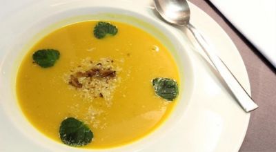 Vellutata di zucca con mandorle tostatealt