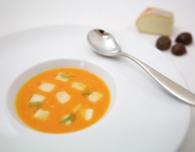 Vellutata di zucca con taleggio Dop e olio alle castagnealt