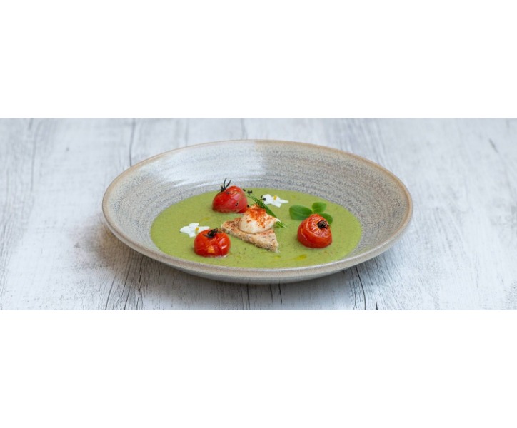 Vellutata di lattuga con pomodorini, ricotta e crostini