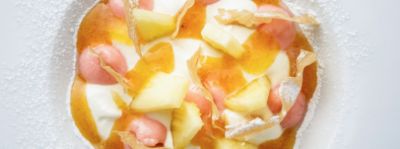 Zuppa inglese all'ananas e prugne con crema di cachialt
