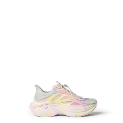 フェンディ ファンタスティック フューチャー フェンディ F-ライト