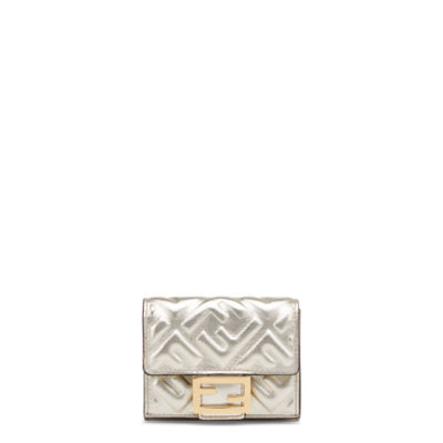 バゲット マイクロ 三つ折り財布 - メタリックレザー 財布 | Fendi