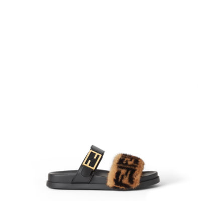 サンダル・ミュール FENDI Fendi Feel flat sandal Fendi Feel Logo Leather Sandals | Saks Fifth Avenue