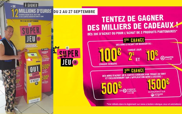 Employée du magasin avec la borne