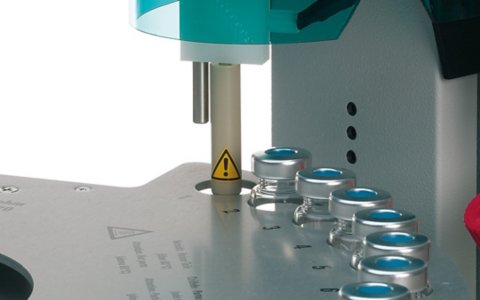 Karl Fischer oven method for difficult samples